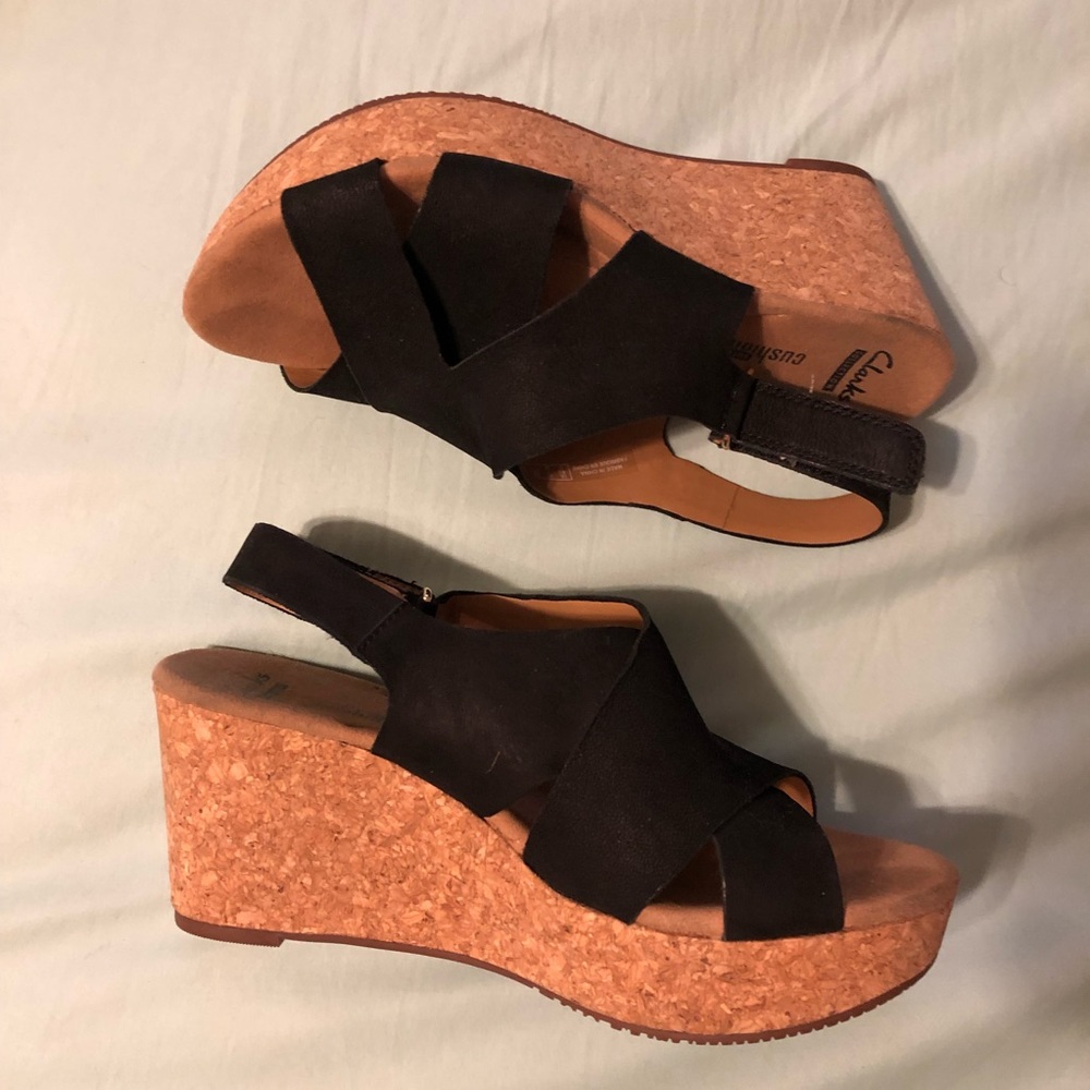 Black wedges